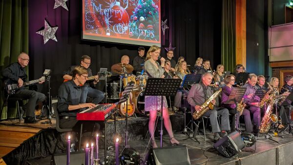Konsert med Nordøyane Storband og lokale, vokale julestjerner
